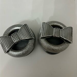 Slatkin & Co. silver bow Scentportable visor clips